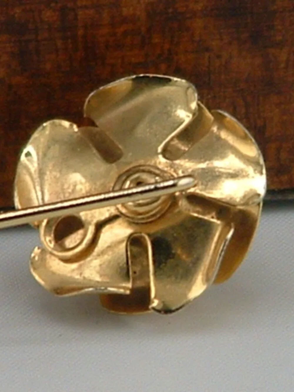 Pre-Owned Vintage Gold & White Rose Brooch Stick Pin